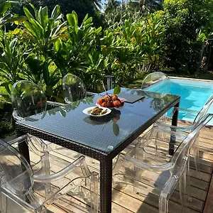 Natura Om Teahupoo Surf Holiday home